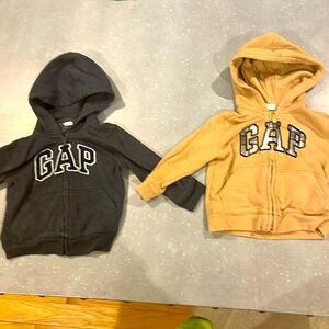 2x gap hoodies, size 2 Baby